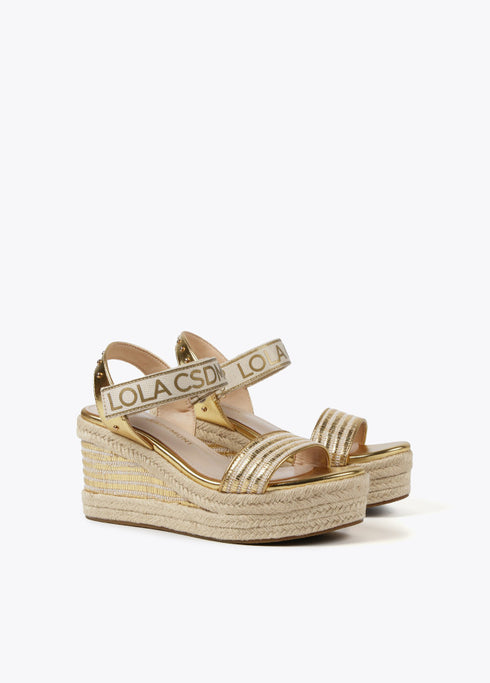 Cuña en efecto fibra natural con detalles metalizados DORADO