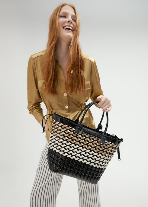 Cesto LOLA CASADEMUNT material trenzado de charol en tres tonos NEGRO- CRUDO
