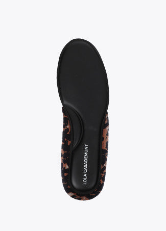 Deportiva con Suela Tipo Running Combinada en Diferentes Materiales y Piel Negro-Crudo Lola Casademunt