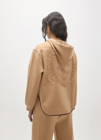 Sudadera Abierta Bolsillo Efecto Piel con en el Delantero y Maxi Parche en Camel Lola Casademunt
