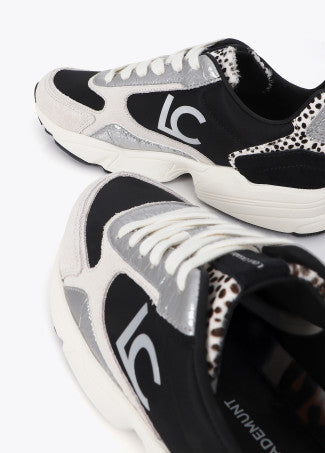 Deportiva con Suela Tipo Running Combinada en Diferentes Materiales y Piel Negro-Crudo Lola Casademunt