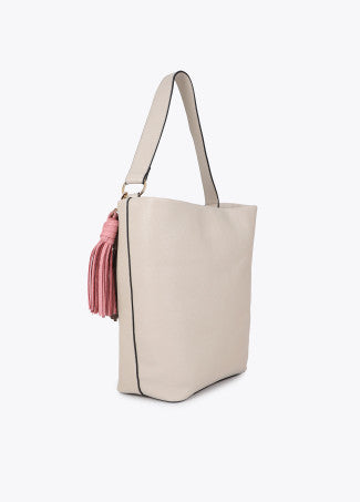 Shopper Efecto Piel con Pompones a Contraste Crudo Lola Casademunt