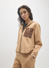 Sudadera Abierta Bolsillo Efecto Piel con en el Delantero y Maxi Parche en Camel Lola Casademunt