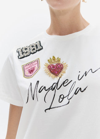 Camiseta Cuello Caja con Aberturas Laterales, Gráfico ''made In Lola'' con Blanco Lola Casademunt