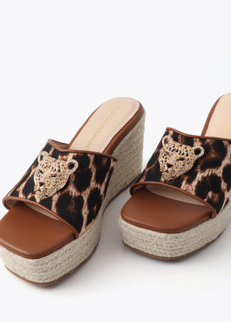 Cuña de Estampado Leopardo y Aplicación Metálico Marron-Marron Lola Casademunt LS2605059