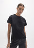 Camiseta Cuello Caja, Fit con Aberturas Laterales, Print Volumen Posicionad Negro Lola Casademunt