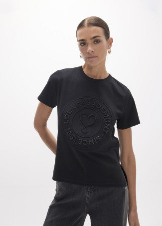 Camiseta Cuello Caja, Fit con Aberturas Laterales, Print Volumen Posicionad Negro Lola Casademunt