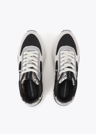 Deportiva con Suela Tipo Running Combinada en Diferentes Materiales y Piel Negro-Crudo Lola Casademunt