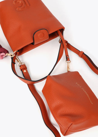 Bandolera Efecto Piel con Pompones a Contraste Naranja Lola Casademunt