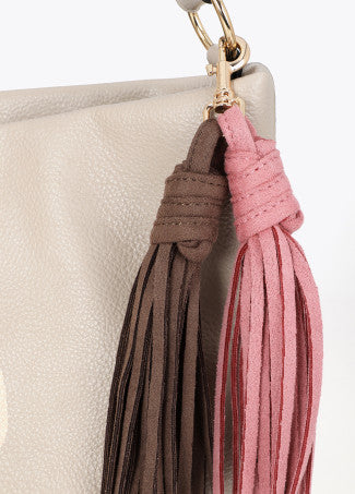 Shopper Efecto Piel con Pompones a Contraste Crudo Lola Casademunt