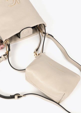 Bandolera Efecto Piel con Pompones a Contraste Crudo Lola Casademunt