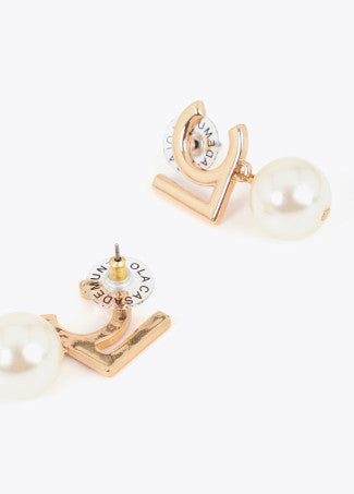 Pendiente Combinado con Logotipo y Perla Metal-Blanco Lola Casademunt