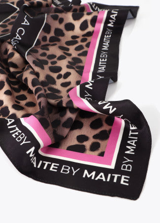 Pañuelo M Animal Print 55x55cm Negro-Rosa Lola Casademunt