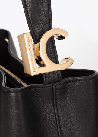 Shopper Efecto Piel Rayas Acolchadas y Detalle Bola Metálica Negro Lola Casademunt