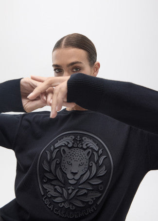 Jersey Rosco Embossed Negro Lola Casademunt