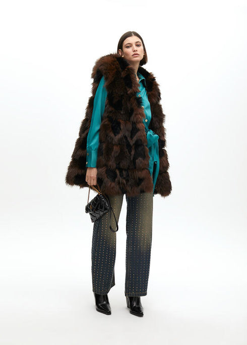 Chaleco pelo largo print interior MARRON LF2501008.057 LOLA CASADEMUNT