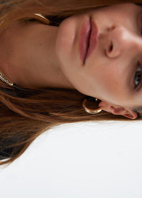 Pendientes LOLA CASADEMUNT tubo acrílico con metal logo troquelado METAL-NEGRO LF2503055.2MN.U