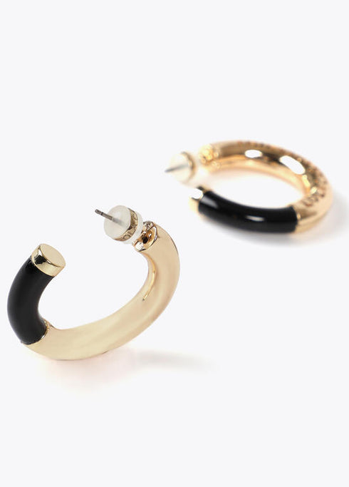 Pendientes LOLA CASADEMUNT tubo acrílico con metal logo troquelado METAL-NEGRO LF2503055.2MN.U