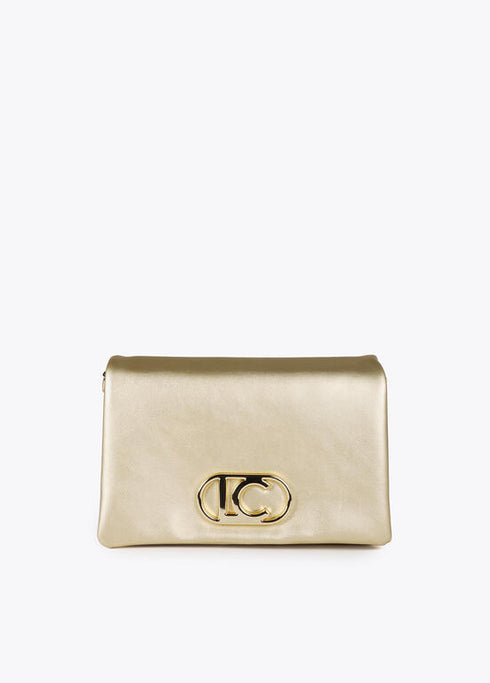 Bandolera efecto piel con tres compartimentos y solapa LOLA CASADEMUNT. DORADO LF2504003.0M2.U