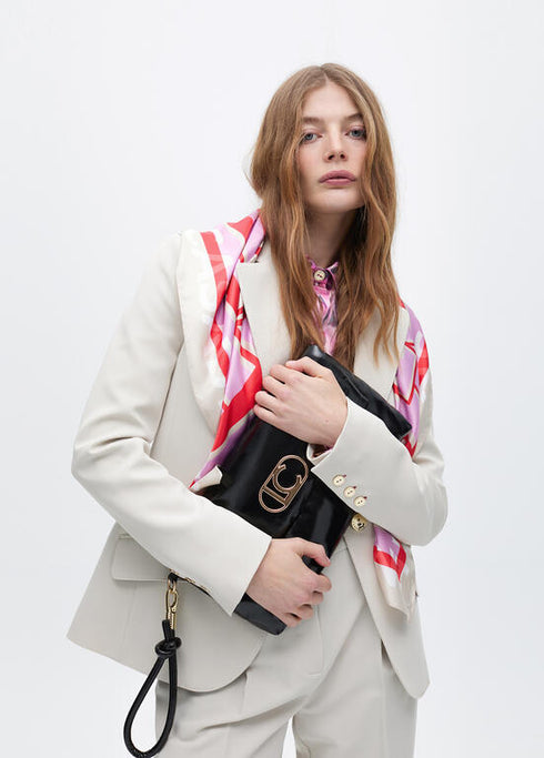 Cartera de mano acolchada de efecto piel metalizada con logo LC ovaladO LOLA CASADEMUNT NEGRO LF2504025.00N.U