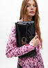 Cartera de mano acolchada de efecto piel metalizada con logo LC ovaladO LOLA CASADEMUNT NEGRO LF2504025.00N.U