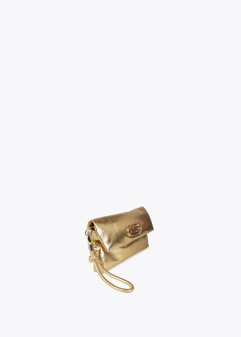 Cartera de mano acolchada de efecto piel metalizada con logo LC ovalado LOLA CASADEMUNT DORADO LF2504025.0M2.U