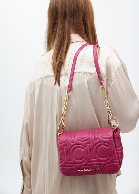 Bandolera acolchada logotipada en efecto piel con asa mix cadena MAGENTA U LF2504026.020.U LOLA CASADEMUNT