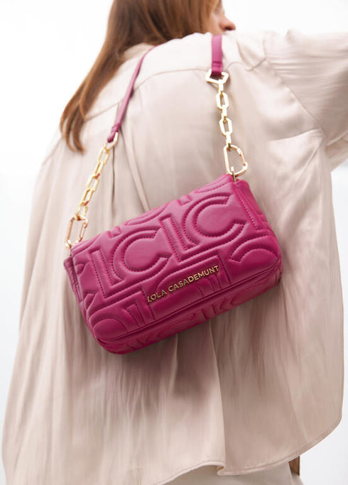 Bandolera acolchada logotipada en efecto piel con asa mix cadena MAGENTA U LF2504026.020.U LOLA CASADEMUNT