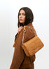Bandolera acolchada logotipada en efecto piel con asa mix cadena CAMEL LF2504026.052.U LOLA CASADEMUNT