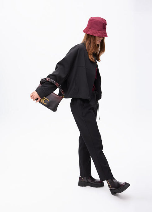 Bandolera con solapa y nudo en asa. Logo LC leopardo LOLA CASADEMUNT NEGRO-ROJO LF2504030.2N3.U