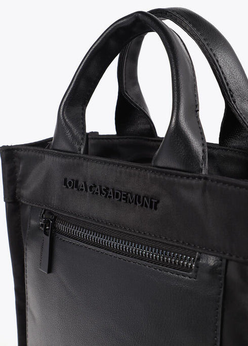 Bandolera de nylon combinada con efecto piel NEGRO U LF2504031.00N.U LOLA CASADEMUNT