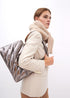 Bolso con solapa en tejido acolchado metalizado GRIS METALIZADO LF2504042.0M4.U LOLA CASADEMUNT