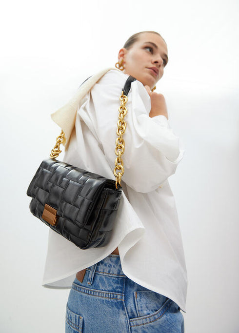 Bandolera acolchada a cuadritos con cierre autom√°tico personalizado NEGRO U LF2504072.00N.U LOLA CASADEMUNT