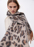 Bufanda en animal print con flecos CRUDO-MARRON U LF2507027.205.U LOLA CASADEMUNT