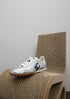 Deportiva en Material Metalizado Lola Casademunt