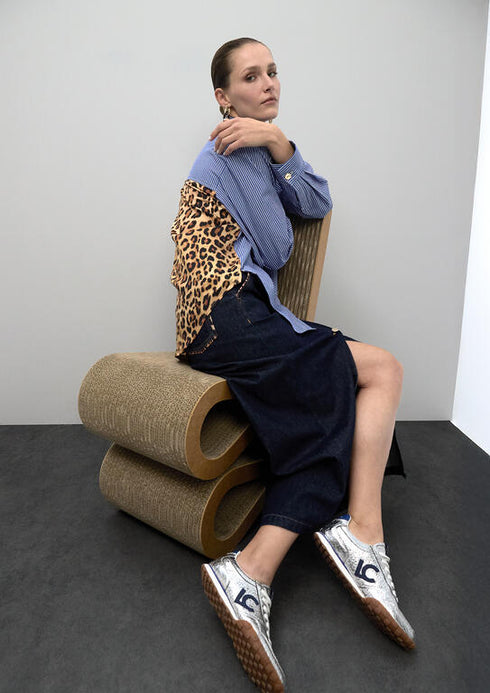 Deportiva en Material Metalizado Lola Casademunt