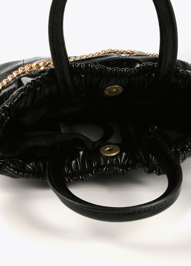 Bolso efecto piel brillante con LC y tachas NEGRO